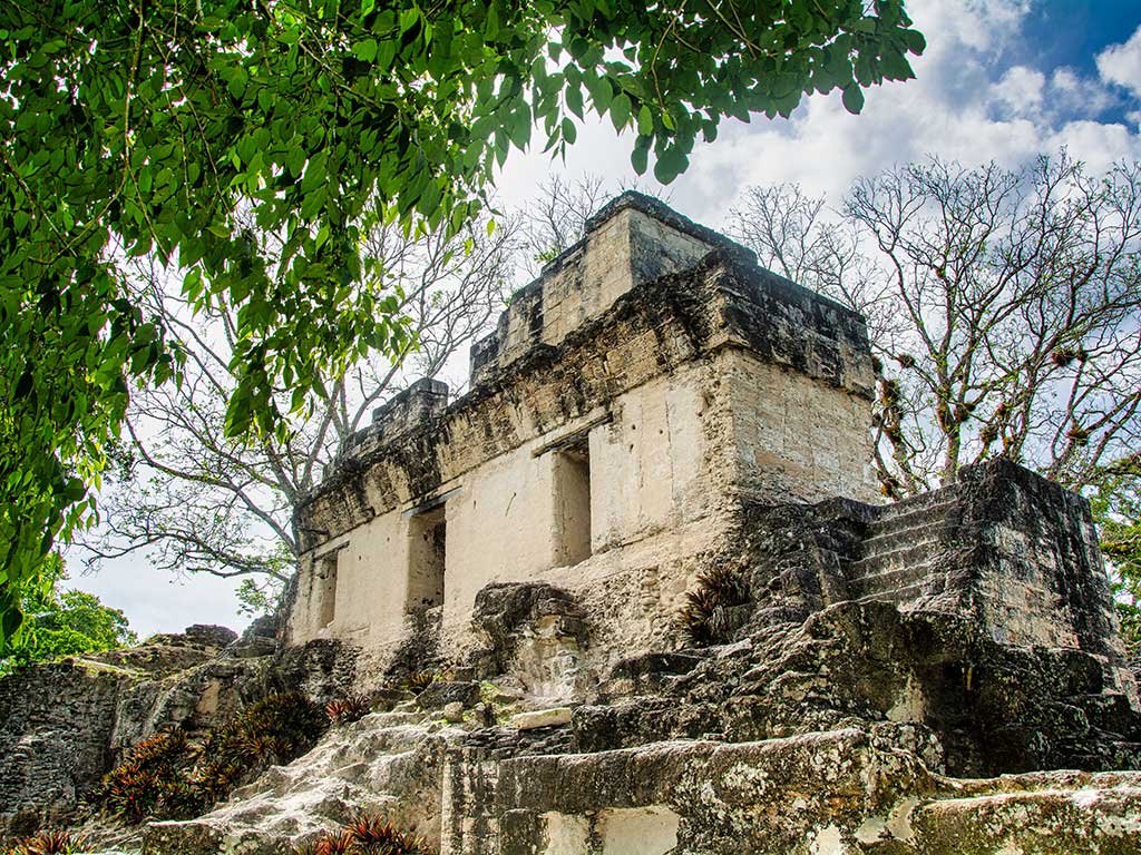 Tours a Tikal