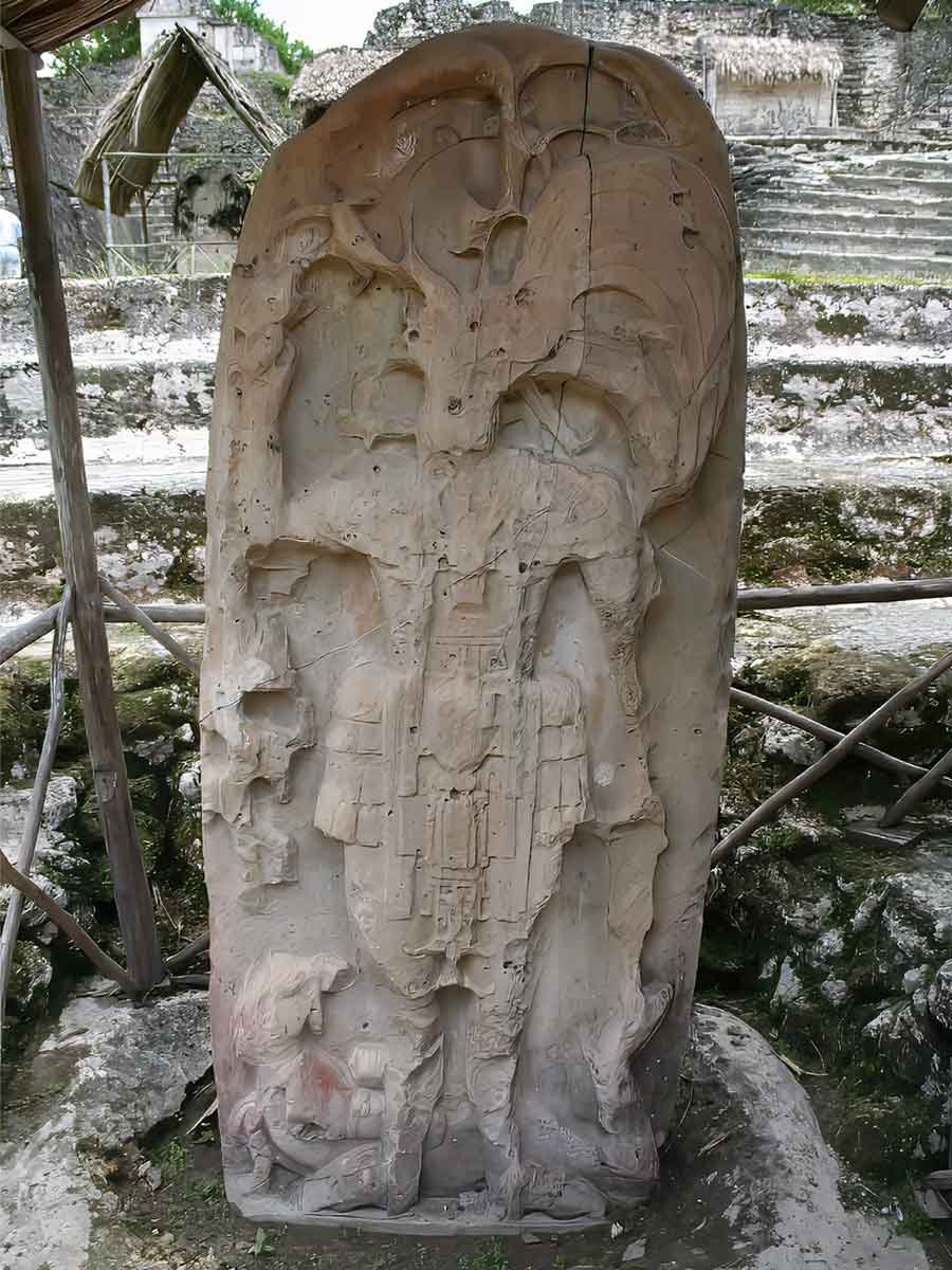 Stela 10 at Tikal depicting a portrait of ruler Kaloomte' B'alam with a prisoner from Maasal/Naachtun.